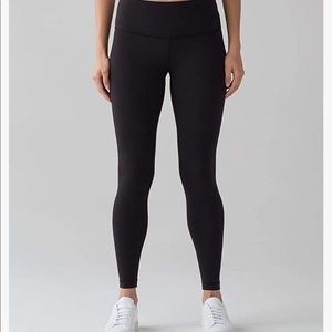 Lululemon Wunder Under size 6, 28” inseam black